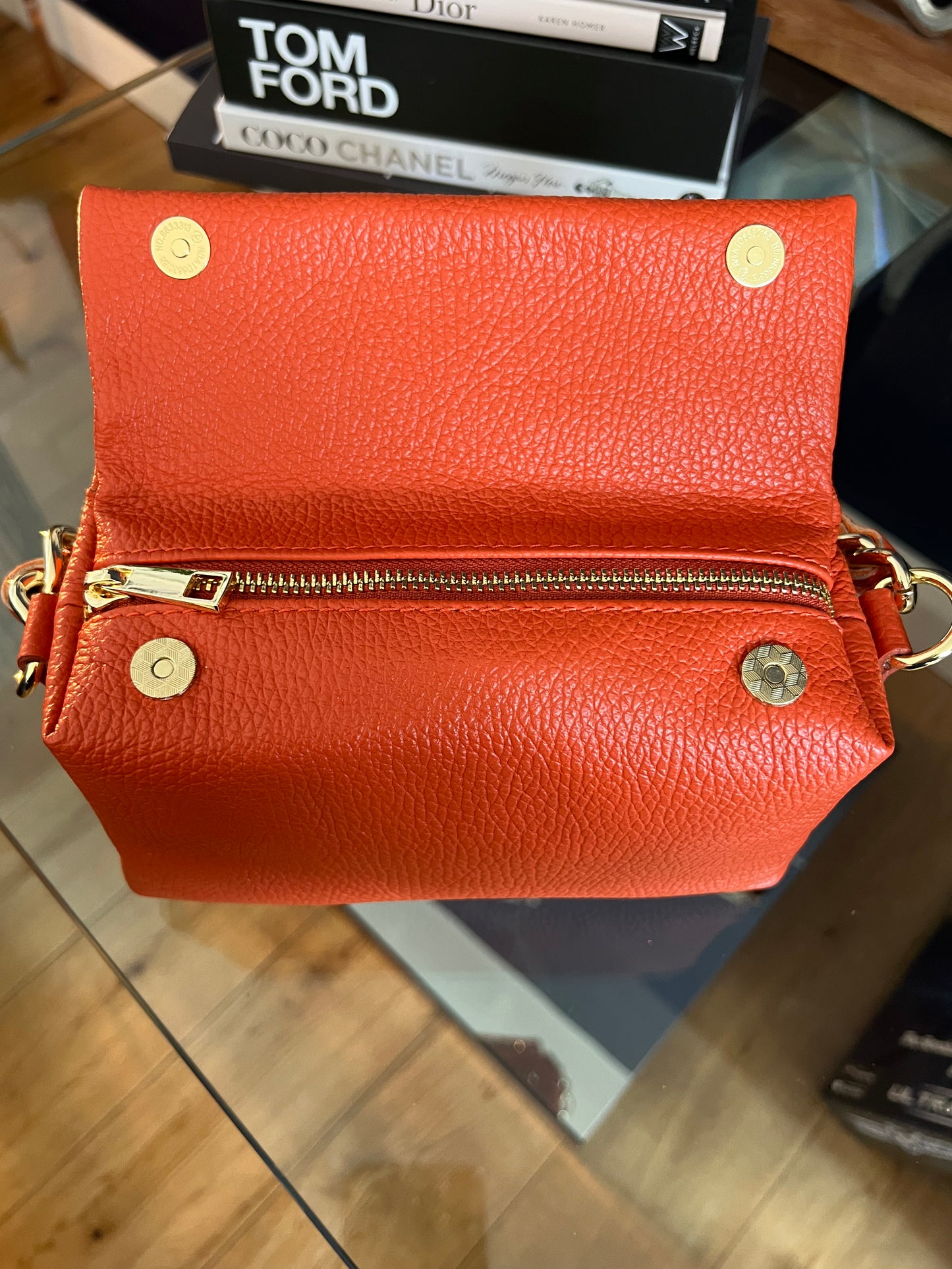 Lois  - Box shaped bag with chain detail