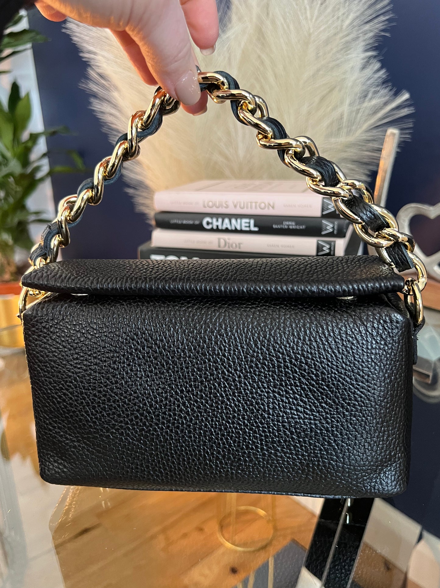 Lois  - Box shaped bag with chain detail